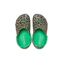 Sandália Crocs Classic Far Out Clog K Grass - Infantil - Foto 5