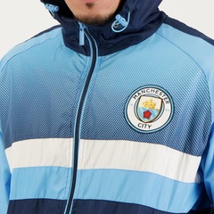 Jaqueta Corta Vento Manchester City com Capuz Futfanatics - Masculina - Foto 4