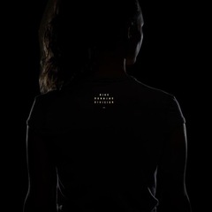 Camiseta Nike Dri-FIT Run Division - Feminina - Foto 6