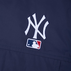 Jaqueta Corta Vento com Capuz New Era WINDBREAKER MLB NEW YORK YANKEES OFFLINE SURVIVOR - Masculina - Foto 4