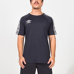 Camiseta Umbro Tradicional Tape - Masculina - Foto 1