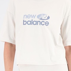 Camiseta Cropped New Balance Essentials - Feminina - Foto 5