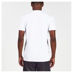Camiseta Umbro Essential - Masculina - Foto 1