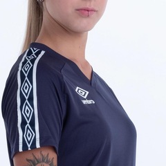 Camisa Umbro Traditional Tape - Feminina - Foto 2