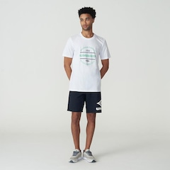 Camiseta Umbro Football Pioneers - Masculina - Foto 4