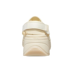Sandália Crocs Classic Hiker Xscape Sandal - Feminina - Foto 7