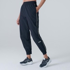 Calça New Balance Essentials Linear - Feminina - Foto 2