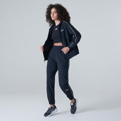 Calça New Balance Essentials Linear - Feminina - Foto 4