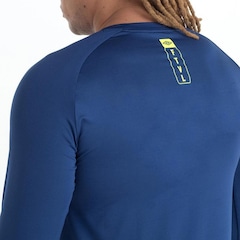 Camiseta Umbro Manga Longa Futevôlei Graphic C. - Masculina - Foto 4