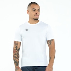 Camiseta Umbro Essential - Masculina - Foto 2