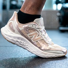 Tênis New Balance Fresh Foam Arishi V4 - Feminino - Foto 7
