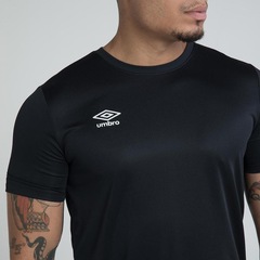 Camiseta Umbro Essential - Masculina - Foto 4