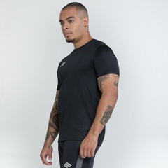 Camiseta Umbro Essential - Masculina - Foto 5