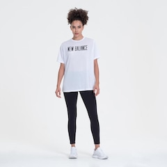 Camiseta New Balance Relentless Print - Feminina - Foto 4