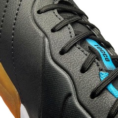 Kit Chuteira Futsal Umbro Tocco III Club + Meião - Adulto - Foto 4