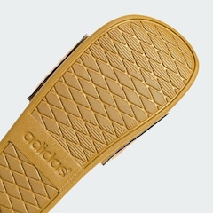 Chinelo adidas Adilette Comfort - Feminino - Foto 9