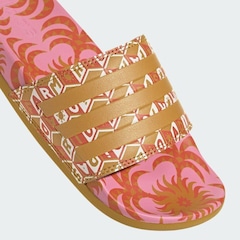 Chinelo adidas Adilette Comfort - Feminino - Foto 10