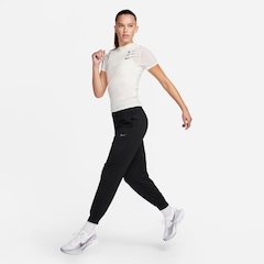 Camiseta Nike Dri-Fit Run Division - Feminina - Foto 7