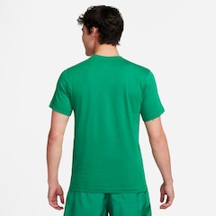 Camiseta Nike Sportswear Club - Masculina - Foto 2