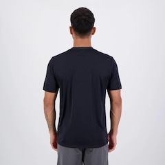 Camiseta Umbro Legacy - Masculina - Foto 4