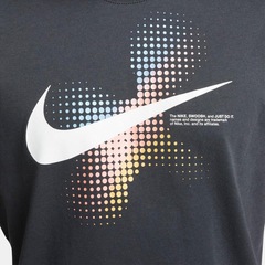 Camiseta Nike Sportswear 6Mo Swoosh - Masculina - Foto 4