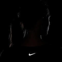 Camiseta Nike Dri-Fit One Cropped - Feminina - Foto 6