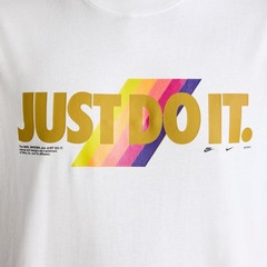 Camiseta Nike Sportswear - Masculina - Foto 4