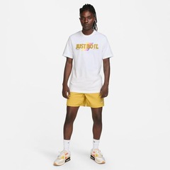 Camiseta Nike Sportswear - Masculina - Foto 5