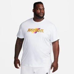 Camiseta Nike Sportswear - Masculina - Foto 6