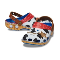 Sandália Crocs Classic Toy Story Woody Clog - Adulto - Foto 2