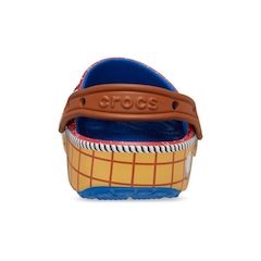 Sandália Crocs Classic Toy Story Woody Clog - Adulto - Foto 6