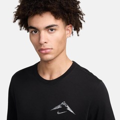 Camiseta Nike Dri-Fit Trail - Masculina - Foto 2