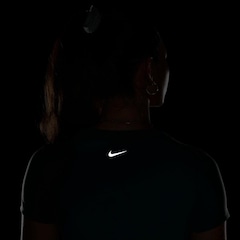 Camiseta Nike Dri-Fit One Cropped - Feminina - Foto 5