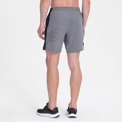 Bermuda New Balance Tenacity Logo 7" - Masculina - Foto 4