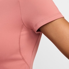 Camiseta Nike Dri-Fit One Cropped - Feminina - Foto 4