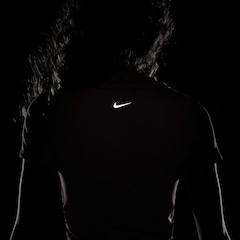 Camiseta Nike Dri-Fit One Cropped - Feminina - Foto 7