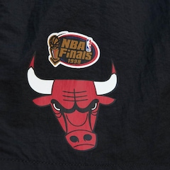Short Mitchell & Ness Nylon Utility Chicago Bulls - Masculino - Foto 3