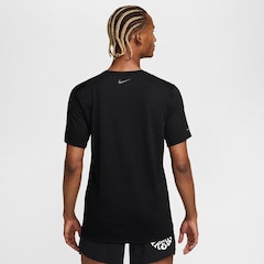 Camiseta Nike Dri-Fit Rise 365 - Masculina - Foto 2