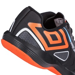 Chuteira Umbro Futsal Pro 5 Jr Preta Laranja e Azul - Infantil - Foto 8
