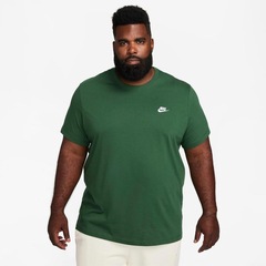 Camiseta Nike Sportswear Club Masculina - Foto 6
