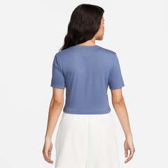 Camiseta Nike Sportswear Cropped Essential - Feminina - Foto 2