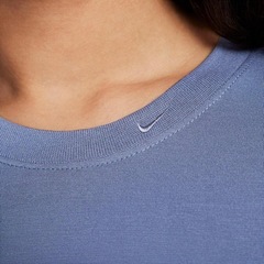 Camiseta Nike Sportswear Cropped Essential - Feminina - Foto 4