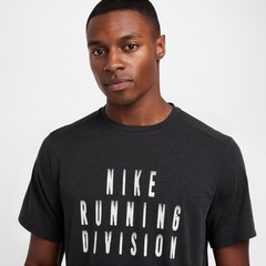 Camiseta Nike Dri-Fit Rise365 - Masculina - Foto 3