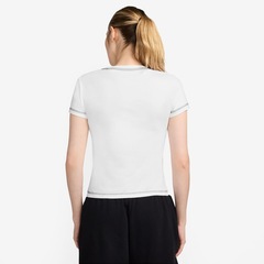 Camiseta Nike Sportswear Chil Knit - Feminina - Foto 2