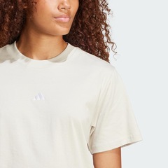Camiseta adidas Essentials Small Logo - Feminina - Foto 6