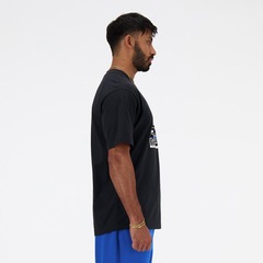 Camiseta New Balance Graphic 527 - Masculina - Foto 3
