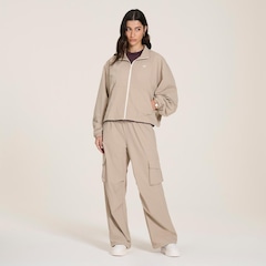 Calça New Balance Nylon Cargo - Feminina - Foto 7