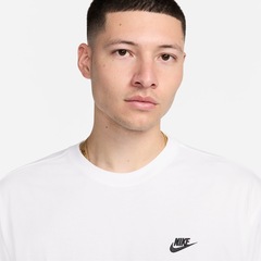 Camiseta Nike Sportswear - Masculina - Foto 3