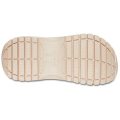 Sandália crocs classic mega crush clog shitake - Feminino - Foto 6