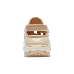 Sandália crocs classic mega crush clog shitake - Feminino - Foto 7